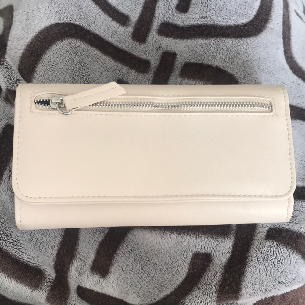 NWOT classic cream wallet/clutch